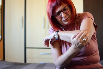 Odbiera siłę mięśniom, stanowi zagrożenie dla życia. Pierwszy objaw bywa mylący